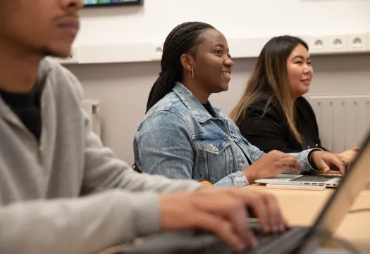 étudiants en cours de droit